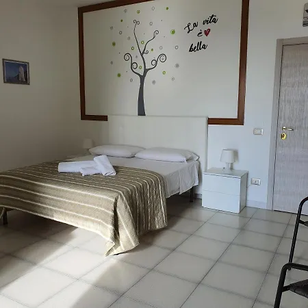 Pizzomunno E Cristalda Bed & Breakfast Vieste